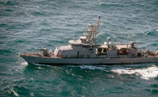 Hải quân Mỹ bắn cảnh cáo tàu Iran