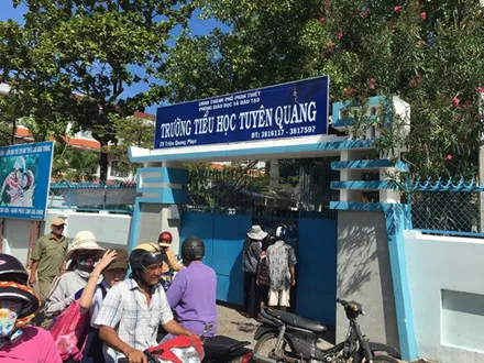 Cháy lớn cạnh trường Tiểu học tại Phan Thiết