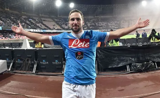 "Kẻ phản bội" Higuain bất ngờ tố ngược chủ tịch Napoli