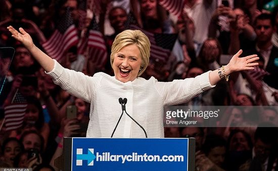 Chặng đường dài của nữ ứng viên Tổng thống Mỹ đầu tiên Hillary Clinton