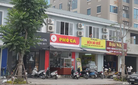 Cận cảnh phố Lê Trọng Tấn khi bỏ dần "đồng phục" biển hiệu