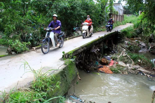 Đồng Nai: Nước lũ lớn cuốn một thanh niên xuống suối