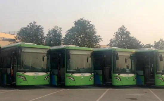 Xe bus nhanh BRT không chạy khớp nối kĩ thuật trên đường phố Hà Nội