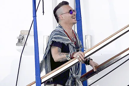 Johnny Depp tươi phơi phới tại thiên đường Ibiza