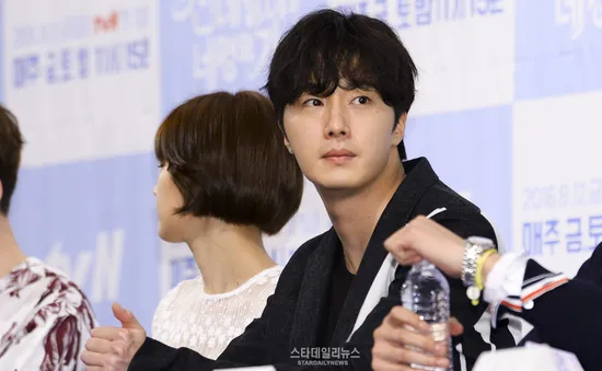 Mỹ nam Jung Il Woo nhập ngũ trong tháng 12