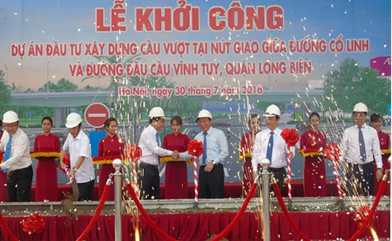 Khởi công cầu vượt tại nút giao Cổ Linh - cầu Vĩnh Tuy