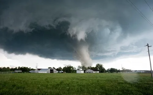 Mỹ: Lốc xoáy quét qua bang Oklahoma, ít nhất 2 người thiệt mạng