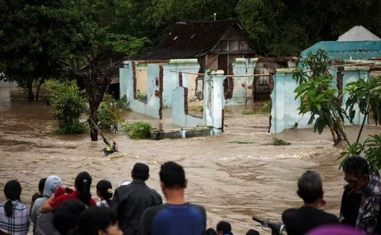 Lũ lụt, lở đất ở Indonesia, số người thiệt mạng tăng lên 35