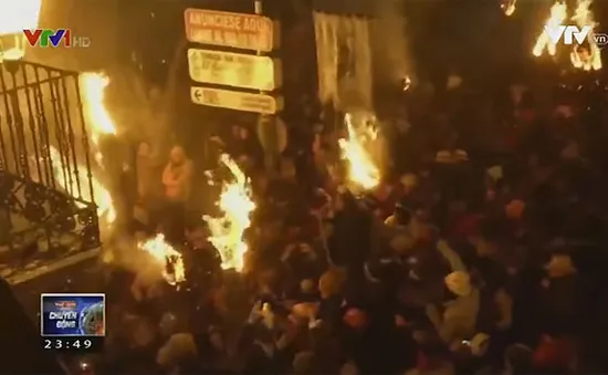 Độc đáo lễ hội đốt chổi tại Tây Ban Nha