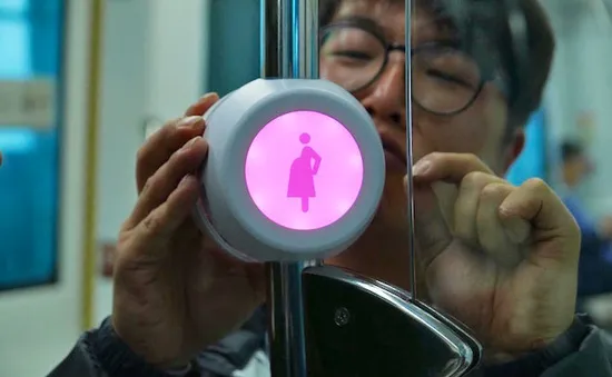 Pink Light - Thiết bị báo nhường chỗ ngồi cho phụ nữ mang thai trên tàu xe