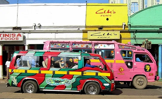 Xe bus Matatu - “ông hoàng” đường phố Kenya