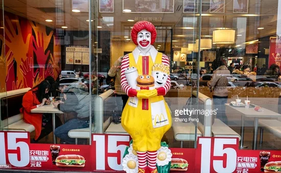 Hãng đồ ăn nhanh McDonald rút linh vật do trào lưu giả hề