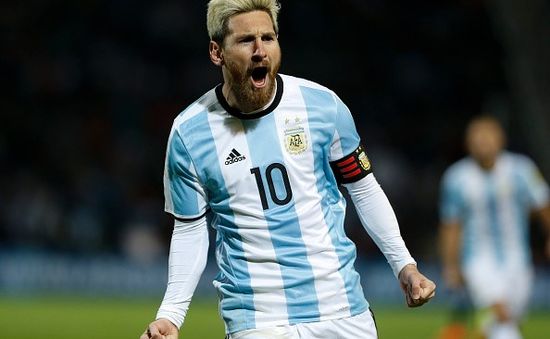 Messi thăng hoa nhờ… nhuộm tóc