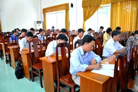 Đồng Tháp: Nhiều công chức không biết... đóng dấu, soạn văn bản