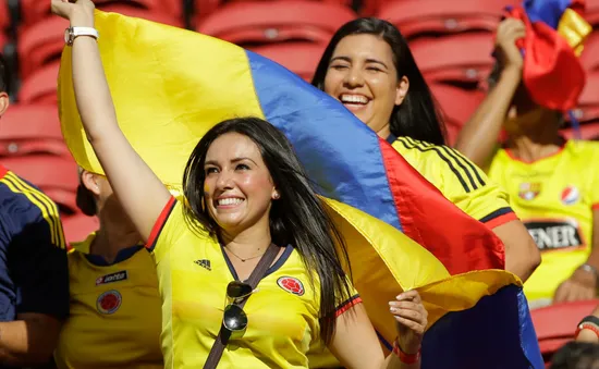 Vẻ nóng bỏng của các fan nữ trên khán đài tại Copa America 2016