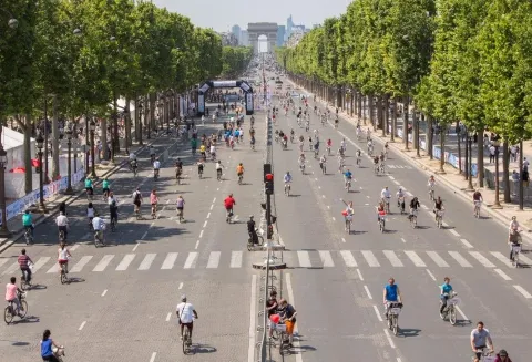 Pháp: Ngày không xe ô tô tại đại lộ Champs Elysees