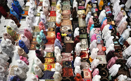 Bắt đầu tháng lễ Ramadan của người Hồi giáo