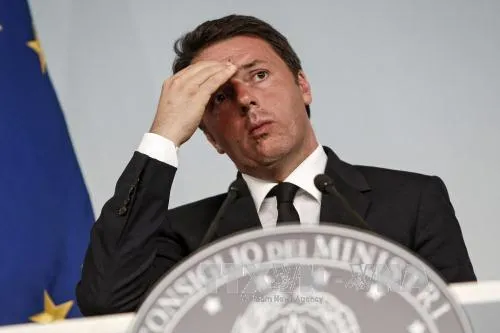 Thủ tướng Italy Matteo Renzi hoãn từ chức