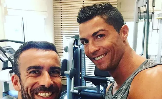 Ronaldo tập gym hùng hục dù chấn thương dai dẳng