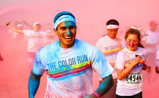 Hàng nghìn người dân Qatar tham gia giải chạy “The Colour Run”