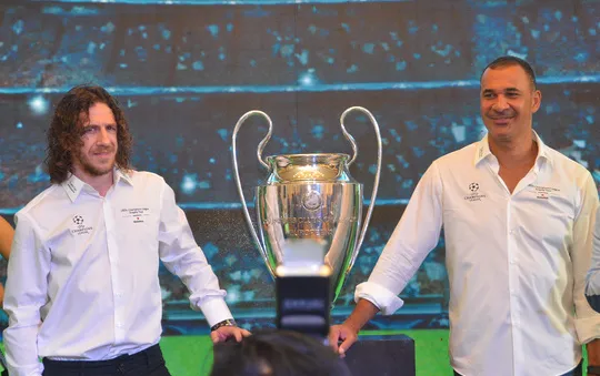 Gullit và Puyol ấn tượng với lòng mến khách của người hâm mộ Việt