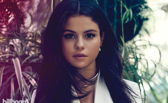 Selena Gomez bất ngờ tị nạnh với Taylor Swift