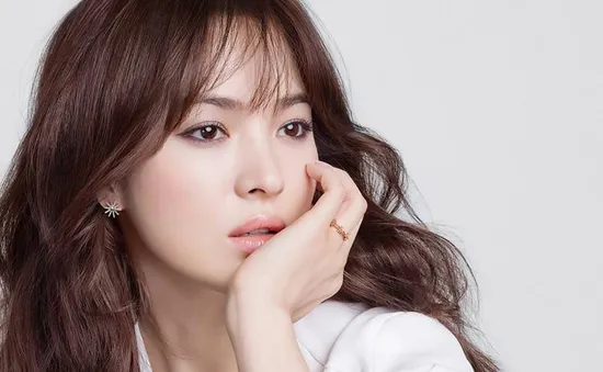 Song Hye Kyo tổ chức họp fan kỷ niệm 20 năm vào nghề