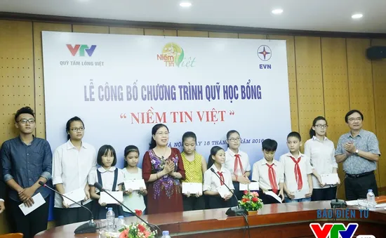 Quỹ Tấm lòng Việt ra mắt chương trình học bổng Niềm tin Việt