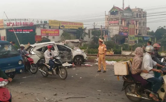 “Lái xe ô tô không chú ý khi đi qua đường sắt gây tai nạn nghiêm trọng”