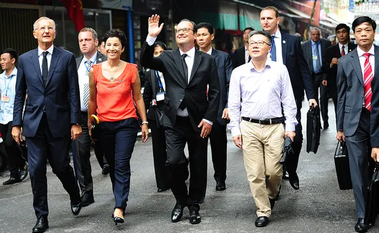Tổng thống Pháp  Francois Hollande thăm phố cổ Hà Nội
