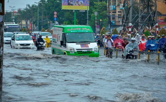 TP.HCM khẩn trương ứng phó với triều cường vượt báo động 3