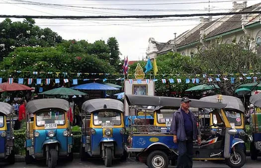 Những chuyện ít biết về nghề lái xe Tuk tuk tại Bangkok, Thái Lan