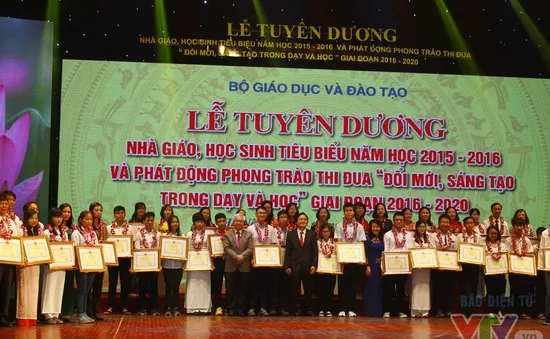 Tuyên dương 252 nhà giáo, học sinh tiêu biểu năm học 2015-2016