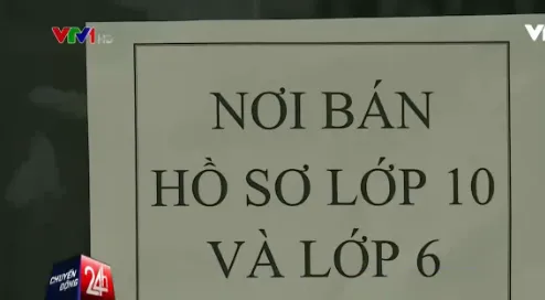 Hàng nghìn hồ sơ xét tuyển đầu cấp được bán ra ở Hà Nội