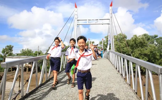 Bạc Liêu nhận bàn giao cầu thép dây văng qua kênh Điền Cô Ba