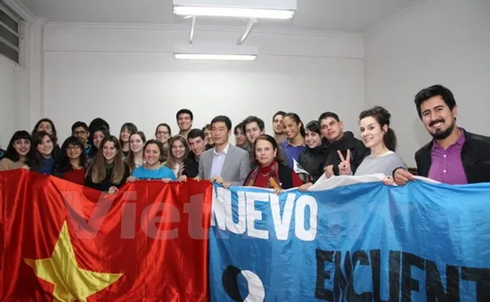 Đông đảo sinh viên Argentina quan tâm tìm hiểu về Việt Nam