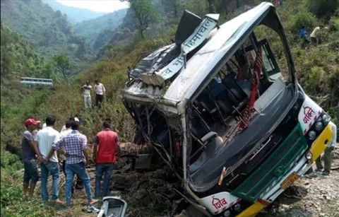 Ấn Độ: Xe bus lao xuống vực, ít nhất 30 người thiệt mạng