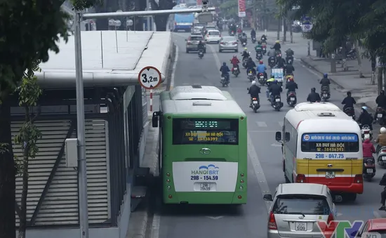 Tranh cãi về hiệu quả của xe bus nhanh BRT Hà Nội: Chưa có hồi kết