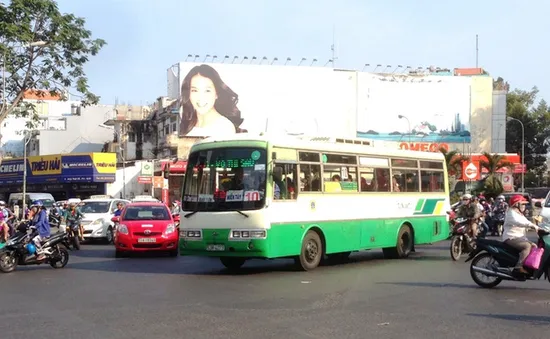 TP.HCM đề xuất cho xe bus chạy vào đường xe máy giờ cao điểm