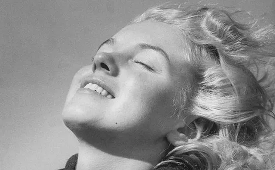 Lộ ảnh mặt mộc hiếm có của Marilyn Monroe ở tuổi 20