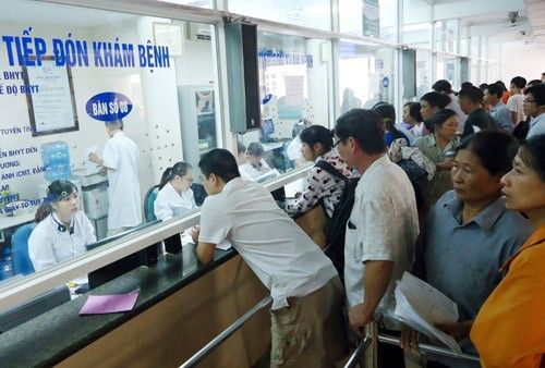 Khám, chữa bệnh bình thường trong ngày đầu điều chỉnh giá dịch vụ y tế