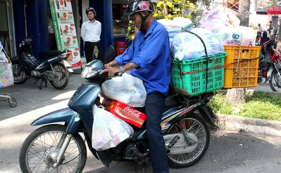 Những câu chuyện “dở khóc dở cười” về nghề shipper