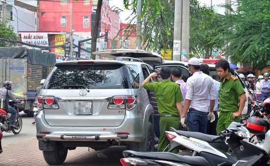 TP.HCM: Rộ chiêu dàn cảnh xe bị thủng lốp để trộm tiền