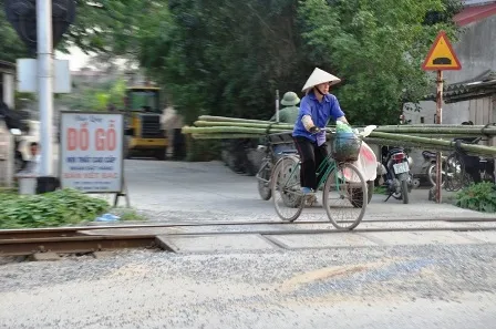 Lập lại trật tự hành lang an toàn đường bộ, đường sắt