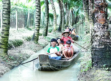 Trải nghiệm thú vị tại vườn dừa ở cù lao Tân Lộc, Cần Thơ