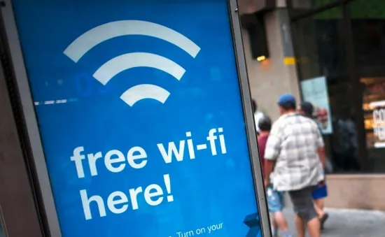 22.000 người vô tình đồng ý... cọ rửa nhà vệ sinh để dùng wifi miễn phí