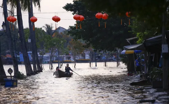 Phố cổ Hội An trở lại yên bình sau trận lụt nặng