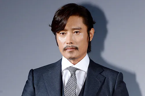 Lee Byung Hun được đạo diễn Hollywood "nài nỉ" mời đóng phim