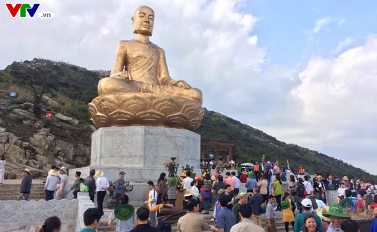 Du xuân Yên Tử mùa lễ hội 2017