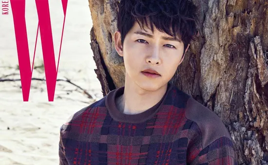 Chỉ với một ánh nhìn, Song Joong Ki đã khiến fan ngây ngất